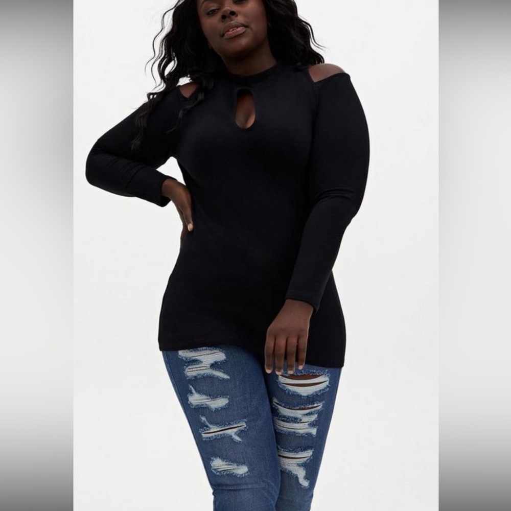 DONATE SALE! Torrid Black Long Sleeve cold Shoulder w keyhole.